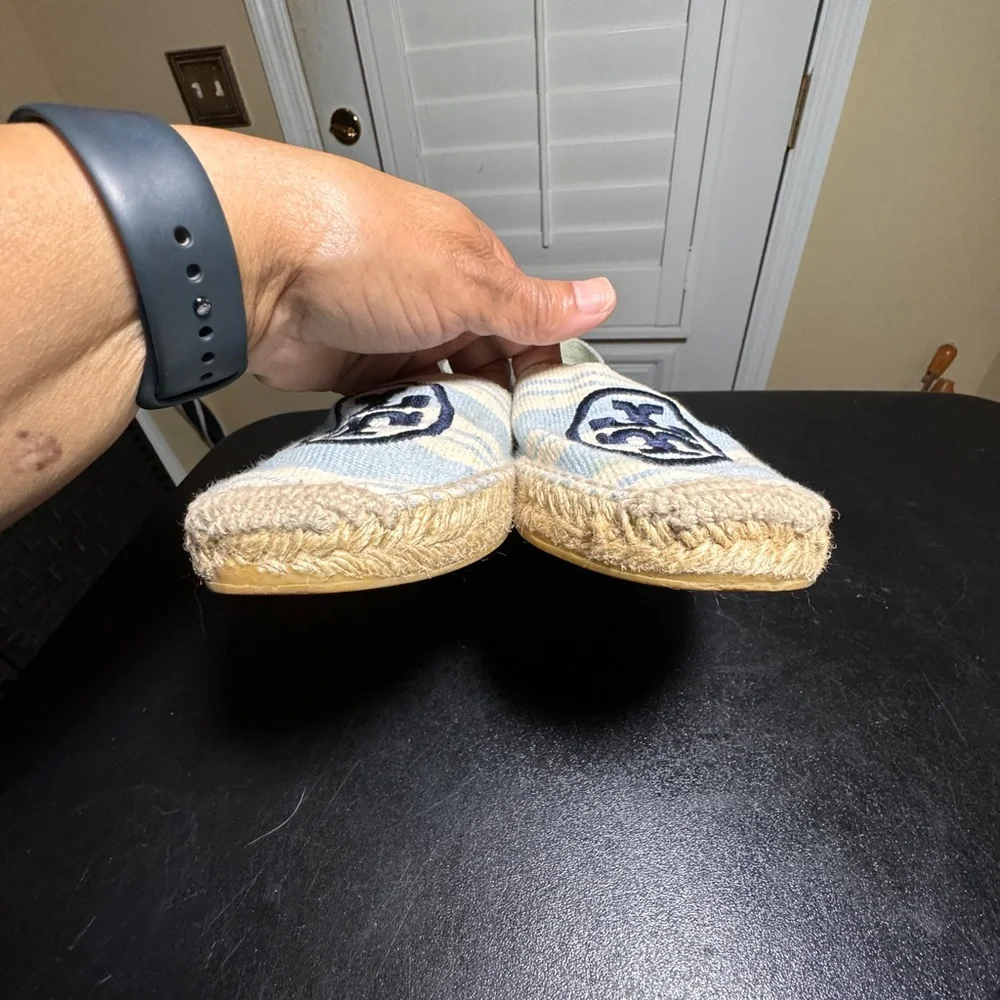 Tory Burch size 10 blue/ cream canvas espadrille